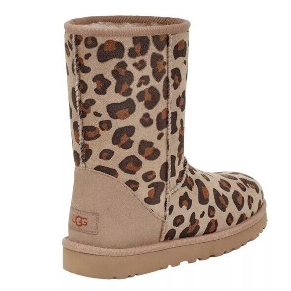 New Ugg Classic Short II Leopard Boots - Picture 2 of 6